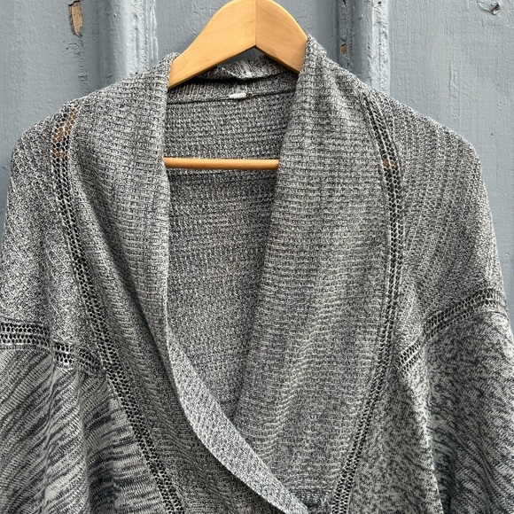 Lululemon Breeze Easy Wrap, size M - Picture 7 of 12